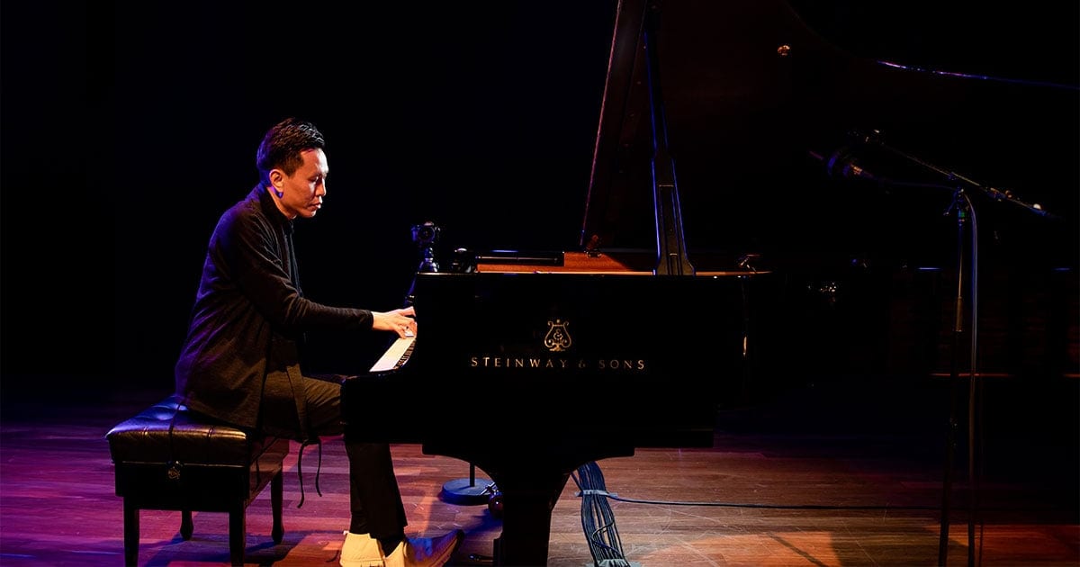 Pianist Tze Toh at a grand piano for Umwelten