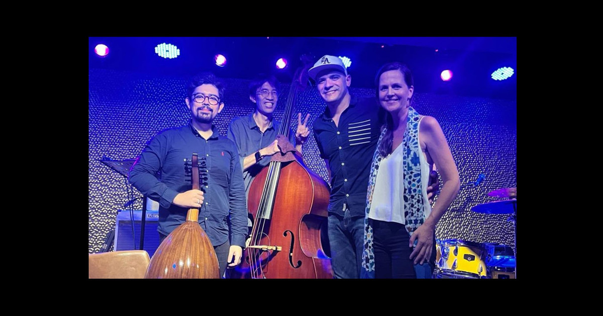Continuo musicians with oud and double bass